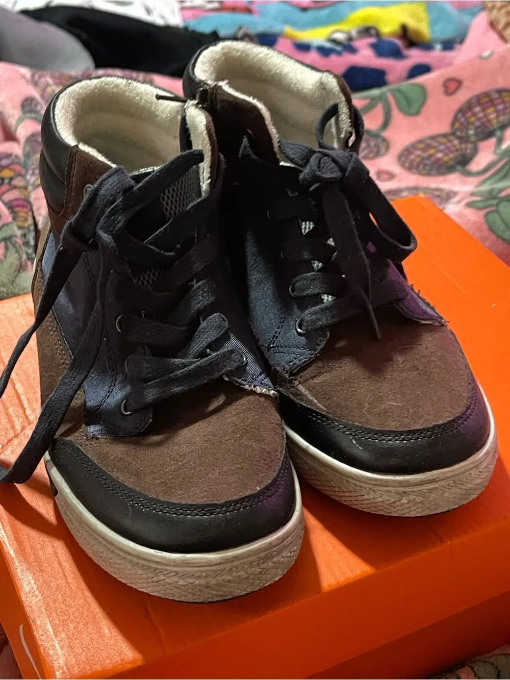 Steve Madden Kids High-Top Sneakers in Brown and Navy